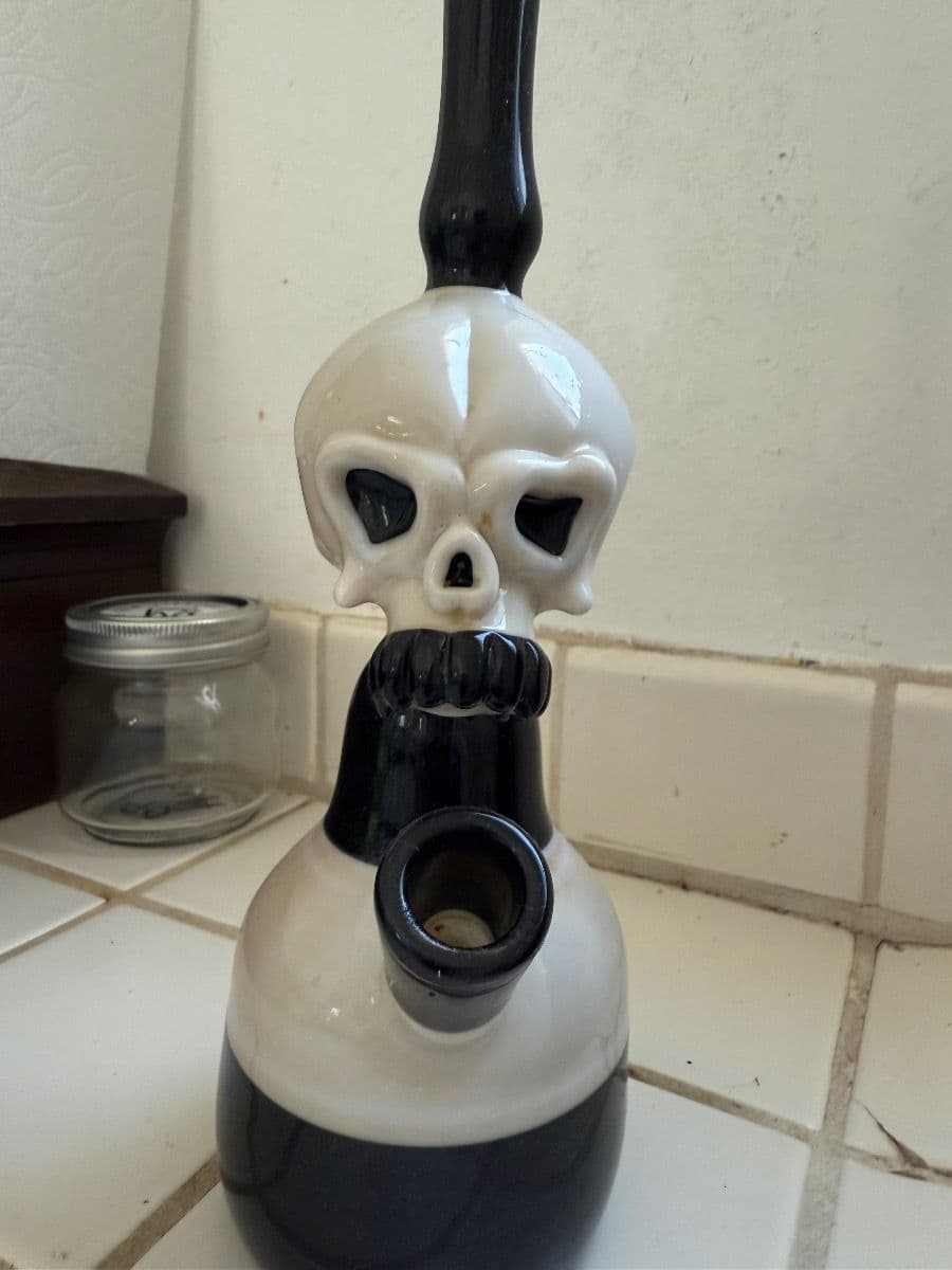 Straw skull head